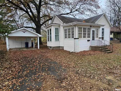 207 N 8th St, Mount Vernon, IL 62864