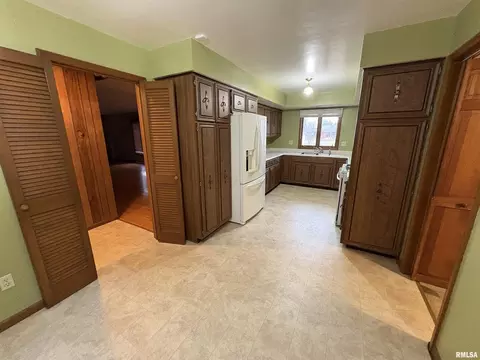 623 Meadowbrook Ln, Centralia, IL 62801 photo 5