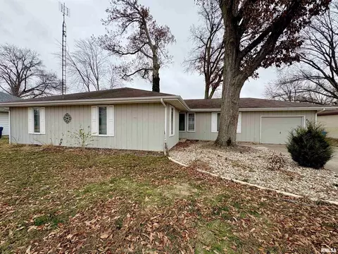 623 Meadowbrook Ln, Centralia, IL 62801