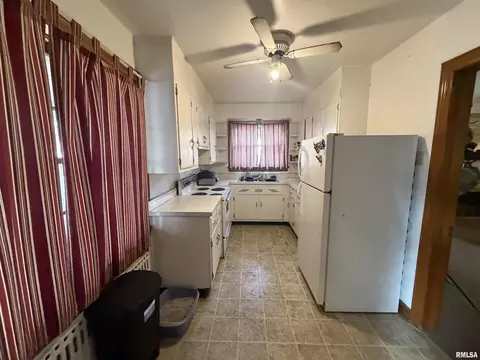 406 Cedar St, Centralia, IL 62801 photo 4