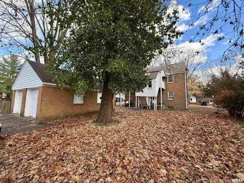 406 Cedar St, Centralia, IL 62801 photo 2