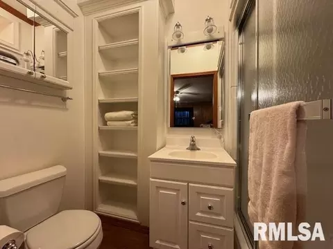 Bath - 5267 Old North Rd, Christopher, IL 62822 photo 2 of 2