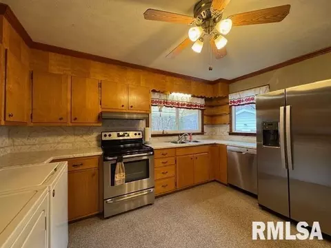Kitchen - 5267 Old North Rd, Christopher, IL 62822 photo 3 of 3