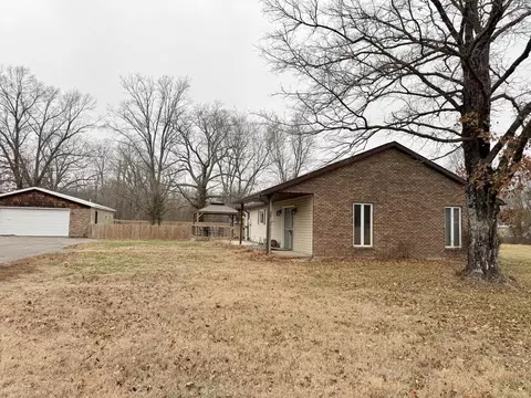 2407 Selmaville Rd, Salem, IL 62881