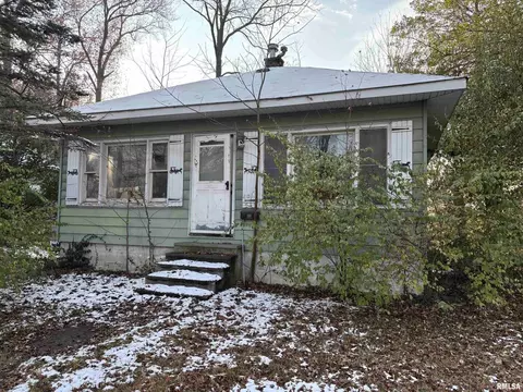 209 N Duquoin St, Benton, IL 62812