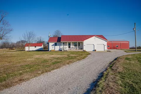 Exterior - 4786 Keller Rd, Iuka, IL 62849 photo 4 of 7