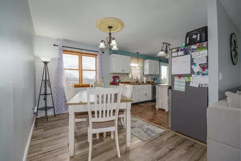Dining - 4786 Keller Rd, Iuka, IL 62849 photo 1 of 1