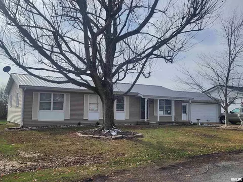 904 S Sunset Terrace Dr, Pinckneyville, IL 62274