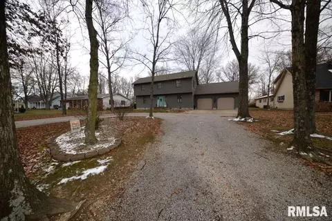 824 Mccauley Ln, Mount Vernon, IL 62864