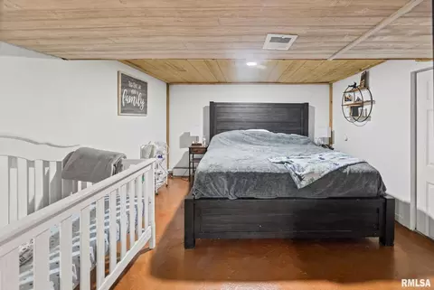 Bedroom - 7302 Hoffman Rd, Centralia, IL 62801 photo 4 of 6