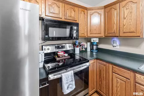 Kitchen - 7302 Hoffman Rd, Centralia, IL 62801 photo 4 of 4