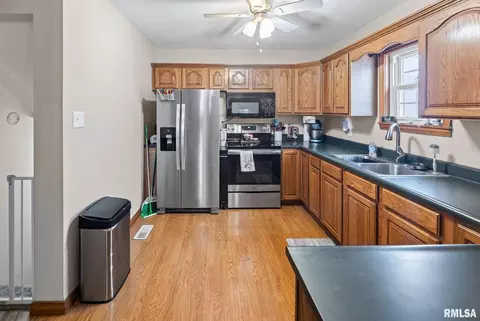 Kitchen - 7302 Hoffman Rd, Centralia, IL 62801 photo 1 of 4