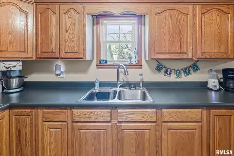 Kitchen - 7302 Hoffman Rd, Centralia, IL 62801 photo 3 of 4