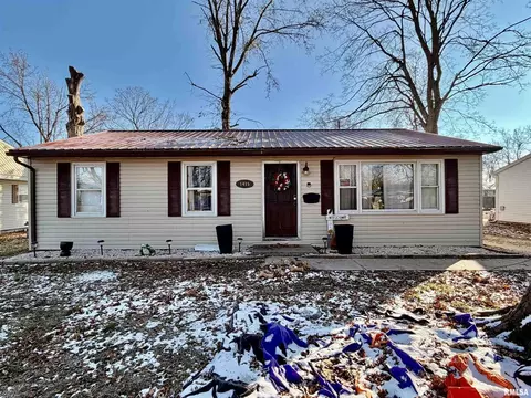 1415 Jonquil St, Centralia, IL 62801