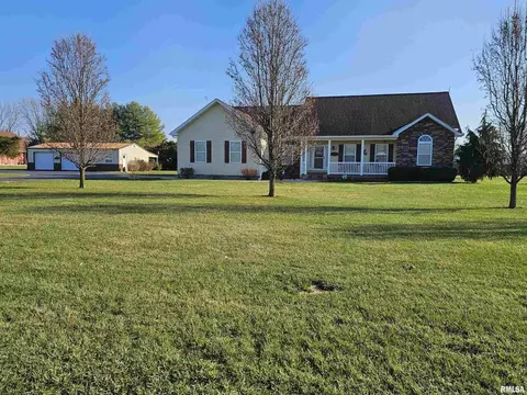 10586 N Spring Garden Ln, Mount Vernon, IL 62864