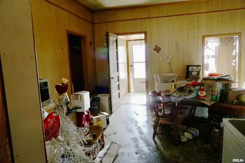 Entry Way - 205 9th St, Colp, IL 62921 photo 1 of 3