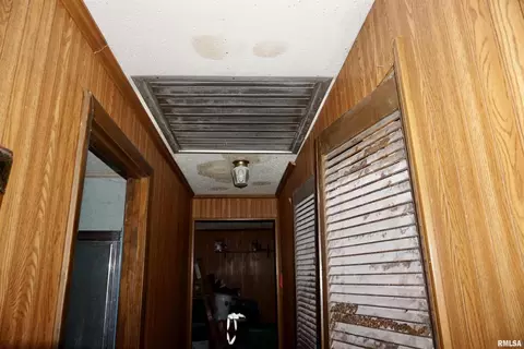 Entry Way - 205 9th St, Colp, IL 62921 photo 3 of 3
