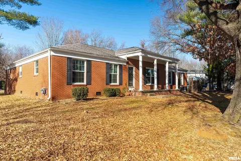 203 Fairway Vista Rd, Murphysboro, IL 62966