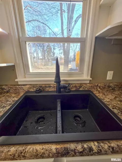 Kitchen - 110 Hickory St, Flora, IL 62839 photo 5 of 7