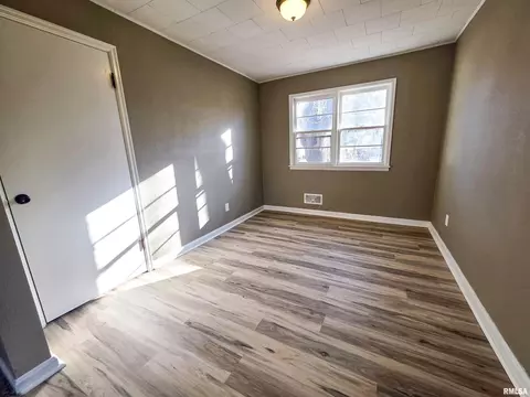 Bedroom - 110 Hickory St, Flora, IL 62839 photo 1 of 8