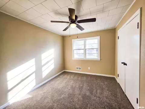Bedroom - 110 Hickory St, Flora, IL 62839 photo 8 of 8