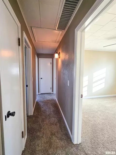 Entry Way - 110 Hickory St, Flora, IL 62839 photo 2 of 4