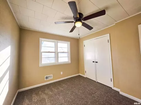 Bedroom - 110 Hickory St, Flora, IL 62839 photo 7 of 8