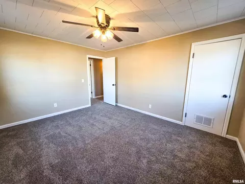 Bedroom - 110 Hickory St, Flora, IL 62839 photo 3 of 8
