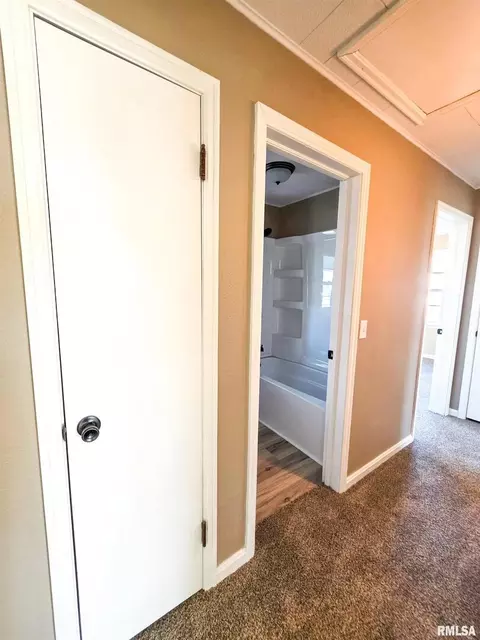 Entry Way - 110 Hickory St, Flora, IL 62839 photo 3 of 4