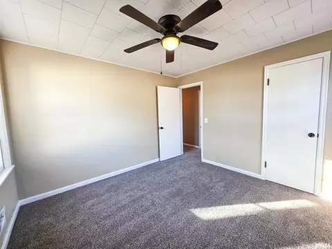 Bedroom - 110 Hickory St, Flora, IL 62839 photo 5 of 8
