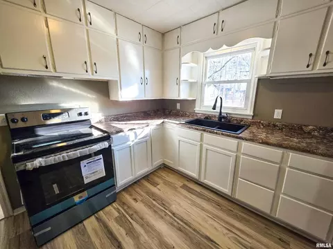 Kitchen - 110 Hickory St, Flora, IL 62839 photo 1 of 7