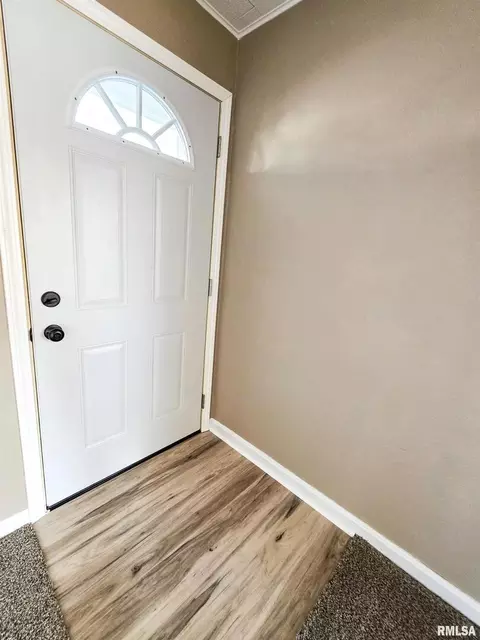 Entry Way - 110 Hickory St, Flora, IL 62839 photo 1 of 4