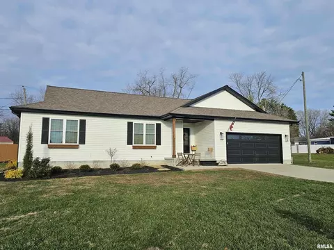 413 W Beacon Ct, Mount Vernon, IL 62864