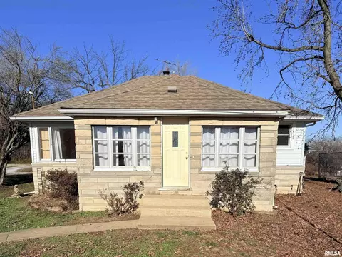 1708 N Yew St, Harrisburg, IL 62946