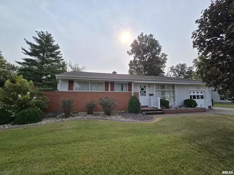 10 Park Ln, Centralia, IL 62801