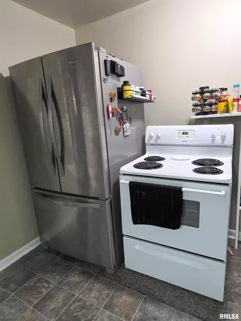 Kitchen - 1037 E 3rd St, Flora, IL 62839 photo 5 of 9