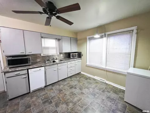 Kitchen - 1037 E 3rd St, Flora, IL 62839 photo 1 of 9