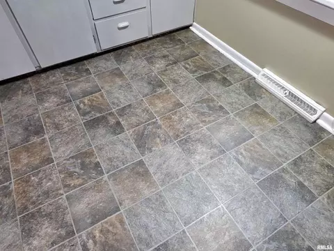 Other - 1037 E 3rd St, Flora, IL 62839 photo 3 of 19