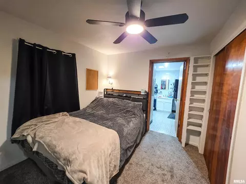 Bedroom - 1037 E 3rd St, Flora, IL 62839 photo 1 of 5