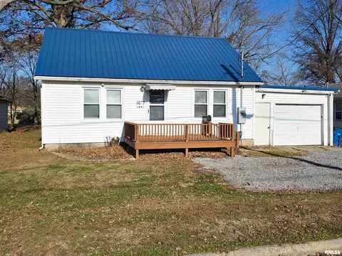 Exterior - 1037 E 3rd St, Flora, IL 62839 photo 2 of 5