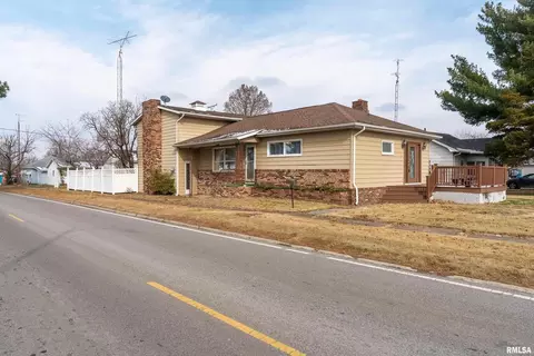 311 E Baggott St, Zeigler, IL 62999