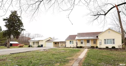 905 W Blair, Salem, IL 62881