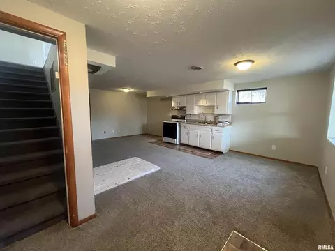 Living - 314 E 8th St, Metropolis, IL 62960 photo 4 of 7