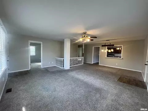 Living - 314 E 8th St, Metropolis, IL 62960 photo 3 of 7