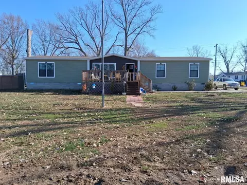 1300 Jackson Ave, Sandoval, IL 62882