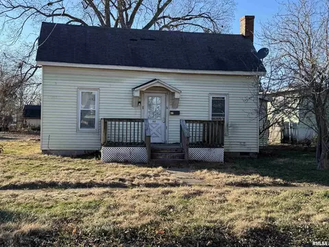 205 State St, Christopher, IL 62822