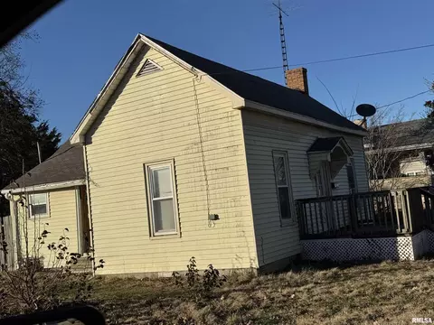 Exterior - 205 State St, Christopher, IL 62822 photo 1 of 2