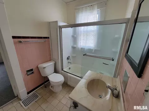 Bath - 334 S Lincoln Blvd, Centralia, IL 62801 photo 2 of 2