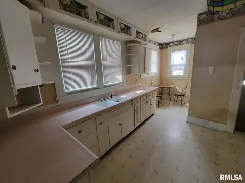 Kitchen - 334 S Lincoln Blvd, Centralia, IL 62801 photo 1 of 2