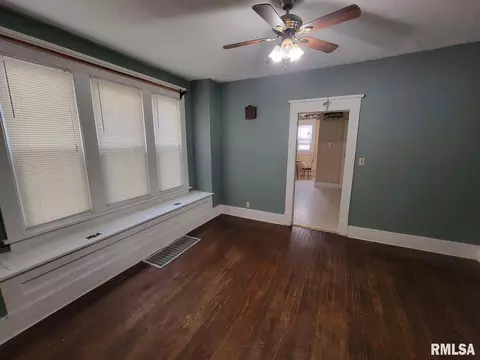 Entry Way - 334 S Lincoln Blvd, Centralia, IL 62801 photo 1 of 1